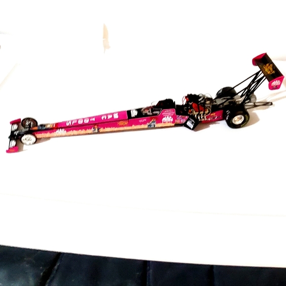 SHIRLEY MULDOWNEY 1/24 DIECAST EXACT SCALE NHRA DRAGSTER. MUPPETS 25TH ANVSRY - Picture 2 of 16